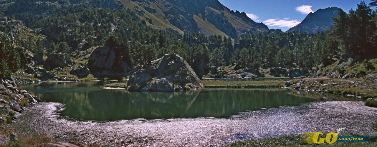 Lago, en los Pirineos