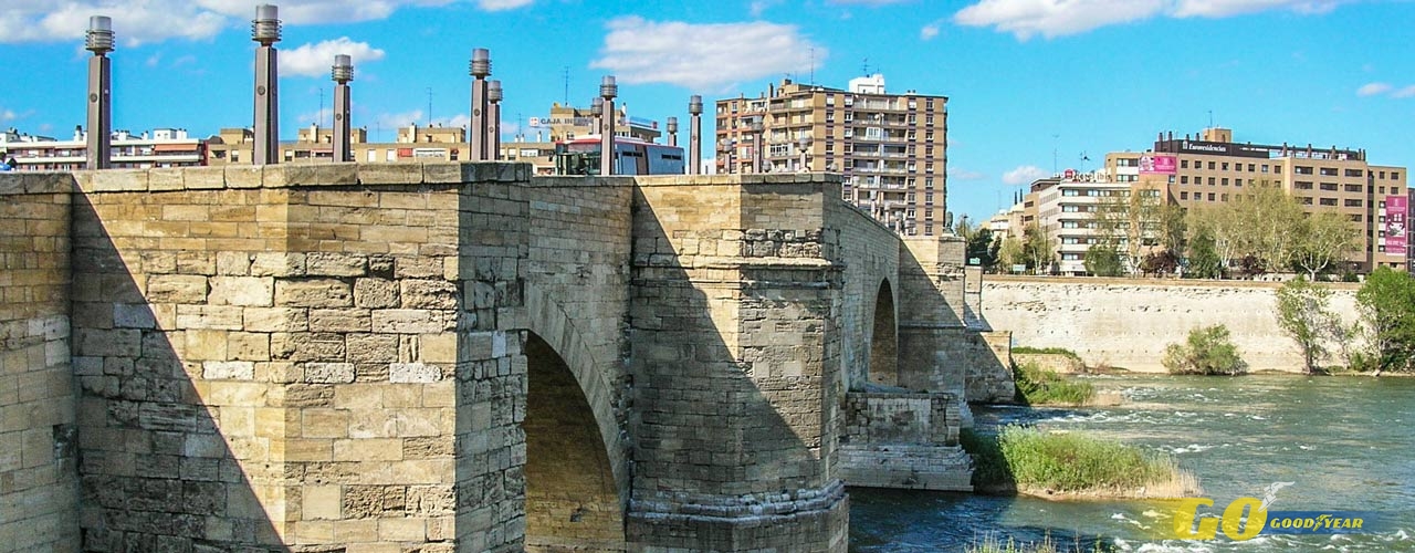 Puente de piedar en Zaragoza