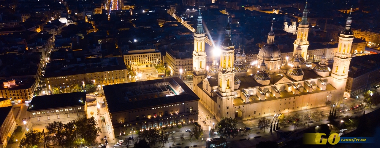 Basílica del Pilar por la noche 
